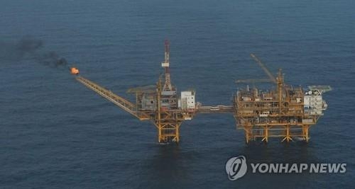 中정부선박·어선 센카쿠 무더기 접근…日 "영해침입" 강력 반발(종합) - 3