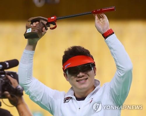 <올림픽> 진종오 "은퇴 생각 없다"…2020년 도쿄대회 도전할 듯 - 2