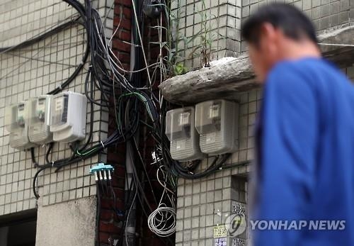 하루 10시간 에어컨 '빵빵'…"관공서가 피서지?" - 2