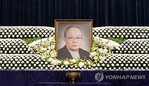 이맹희 CJ그룹 명예회장 1주기 추도식 열려 - 2