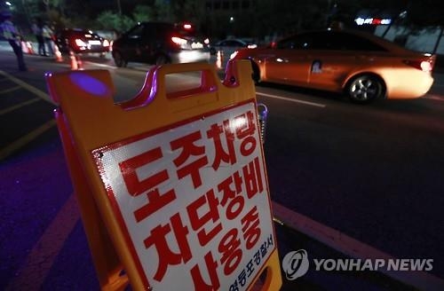 '무면허 20대의 객기' 훔친 차로 광란의 질주 벌이다 '실형' - 2