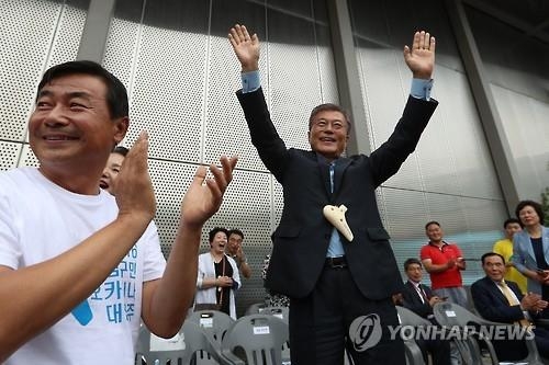 광주로 간 文 "명실상부한 당의 대선주자로 사명감갖고 뛰겠다"(종합) - 2