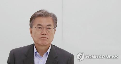 <임기내 개헌> 문재인 "블랙홀 필요한 상황이 된건지 의아" - 1