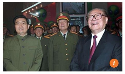 장쩌민(사진 오른쪽), 후진타오(왼쪽), 궈보슝(가운데)