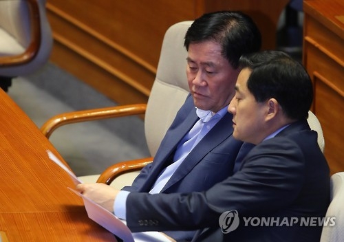 "거지같은 ×끼" 욕설에 고성…새누리 의총 난장판 - 3
