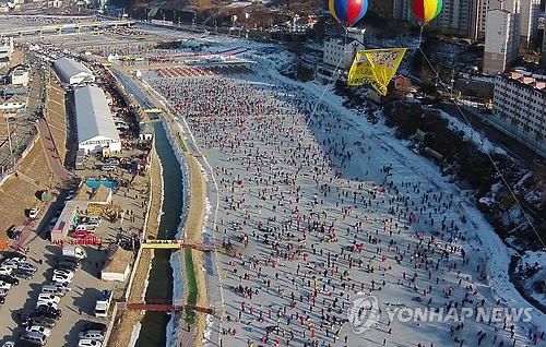 2015년 홍천강 꽁꽁축제 모습/자료사진