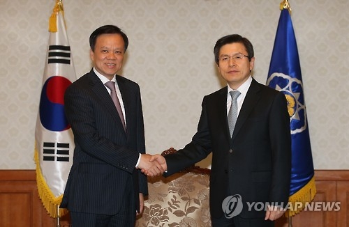 천민얼 중국 구이저우 서기(왼쪽)와 황교안 국무총리