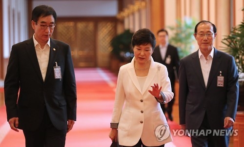 교육부, '국정화' 반기조짐…靑 "정책둑도 무너지나" 당혹 - 1