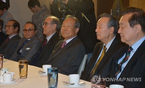 전직 국회의장·원로 "朴대통령, 내년 4월까지 하야해야"(종합) - 1