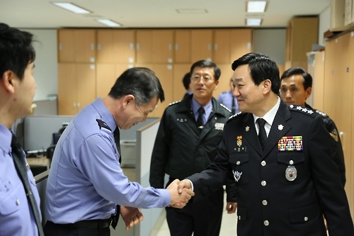 인사 나누는 이원희 중부해경본부장