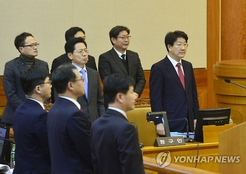 첫 변론기일 참석한 국회 소추위원단