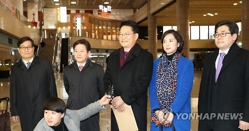 사드訪中 野의원 일부 귀국…"방중 사대외교면 방미는 아닌가" - 1