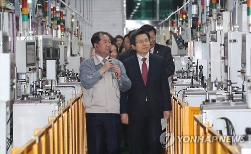 黃권한대행, 반기문 불출마 다음 날에 '대선주자급 행보'(종합2보) - 1