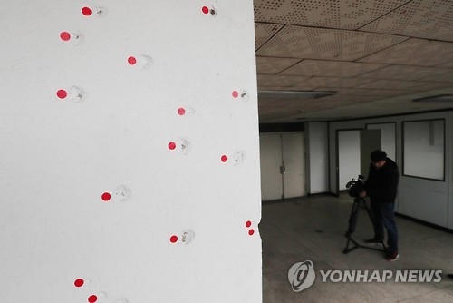 전일빌딩 최상층에서 발견된 탄흔.