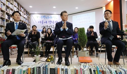 文 "안희정과 나는 동지, 둘 사이에 뭐가 있는 것처럼 말라"(종합) - 1