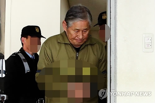 재판 참석하는 김한식 대표