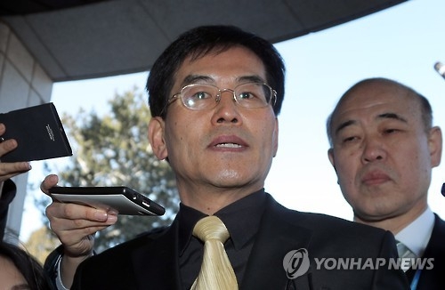 증인 출석하는 조성민 전 더블루K 대표(서울=연합뉴스) 이상학 기자 = 조성민 전 더블루K 대표가 9일 오전 서울 종로구 재동 헌법재판소에서 열린 박근혜 대통령 탄핵심판 사건 12차 변론에 증인으로 출석, 대심판정으로 향하고 있다. 2017.2.9leesh@yna.co.kr(끝)