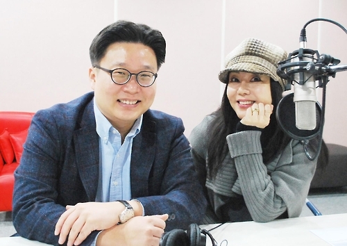 서경덕 교수(왼쪽)와 월드스타 김윤진