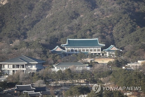 靑, 대규모 촛불·태극기 집회 주시…공식 반응은 자제 - 1