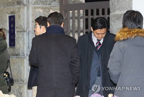 총수 구속…공황에 빠진 삼성