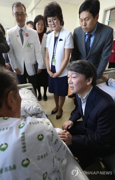 안철수, '자강안보' 내세워 중도·보수 공략…보훈병원 방문 - 2