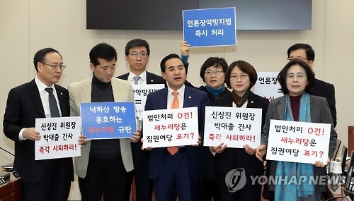 野미방위원들 "신상진 위원장 사퇴하라"…불신임결의 발의 - 1
