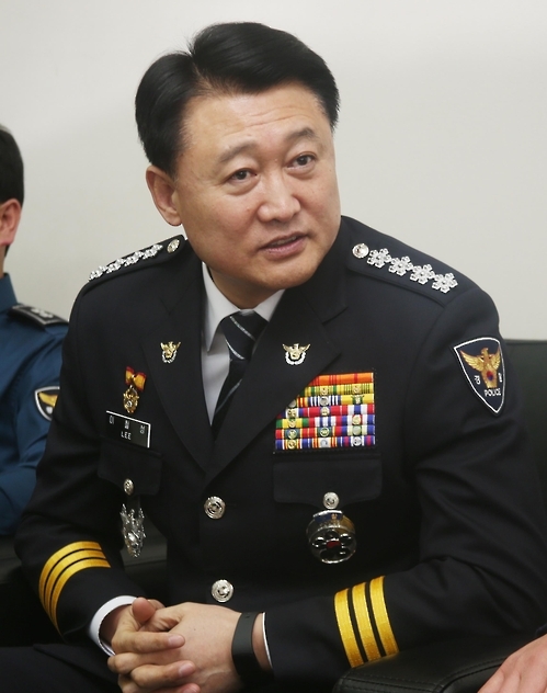 발언하는 경찰청장