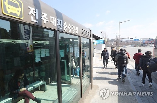 전주완주 시내버스 지간선제 첫 운행…곳곳에서 혼선·작동미비 - 2