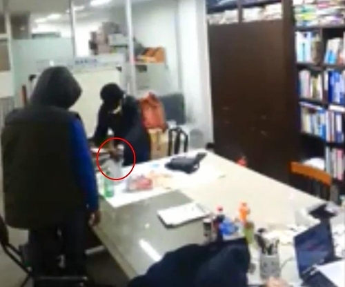 피의자들의 범행장면