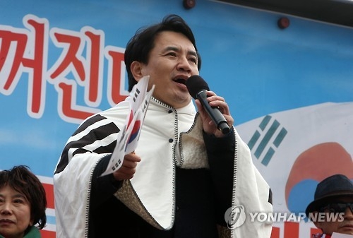태극기 집회 참가한 김진태 의원 [연합뉴스 자료 사진]