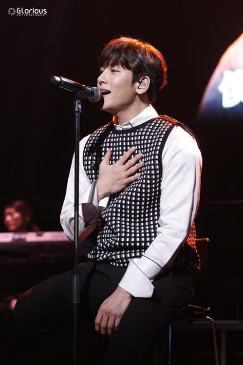 지창욱, 일본 팬미팅서 19곡 열창…5천여명 환호 - 1