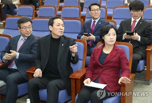 秋 "헌정사 최악의 결정…새 특검법 발의 포함 모든 수단 동원" - 1