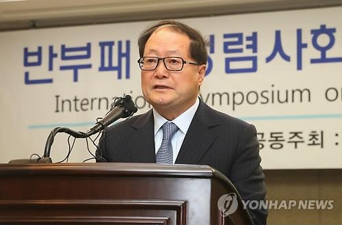 인사말 하는 신영무 바른사회운동연합 상임대표