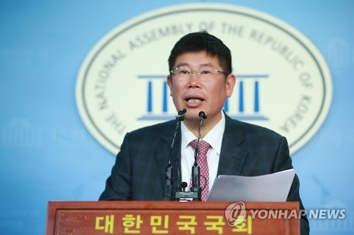 국민의당 "홍준표, 친박청산에 대한 입장 분명히 밝혀야" - 1