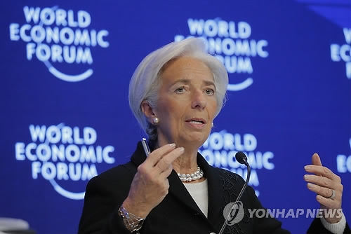 IMF총재 "생산성 위해 교육·R&D 예산 늘려야"…트럼프 비판? - 1