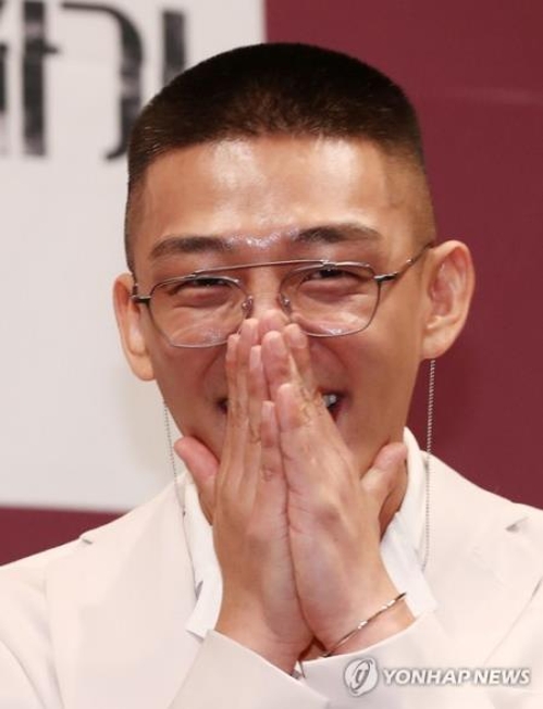 유아인 "군 재검 결과 아직 못 받아…따뜻하게 기다려달라" - 1