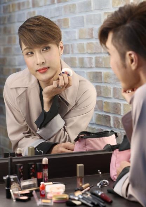 김기수 "어릴 때 다락방서 몰래 화장…분 갖다 주신 어머니" - 4
