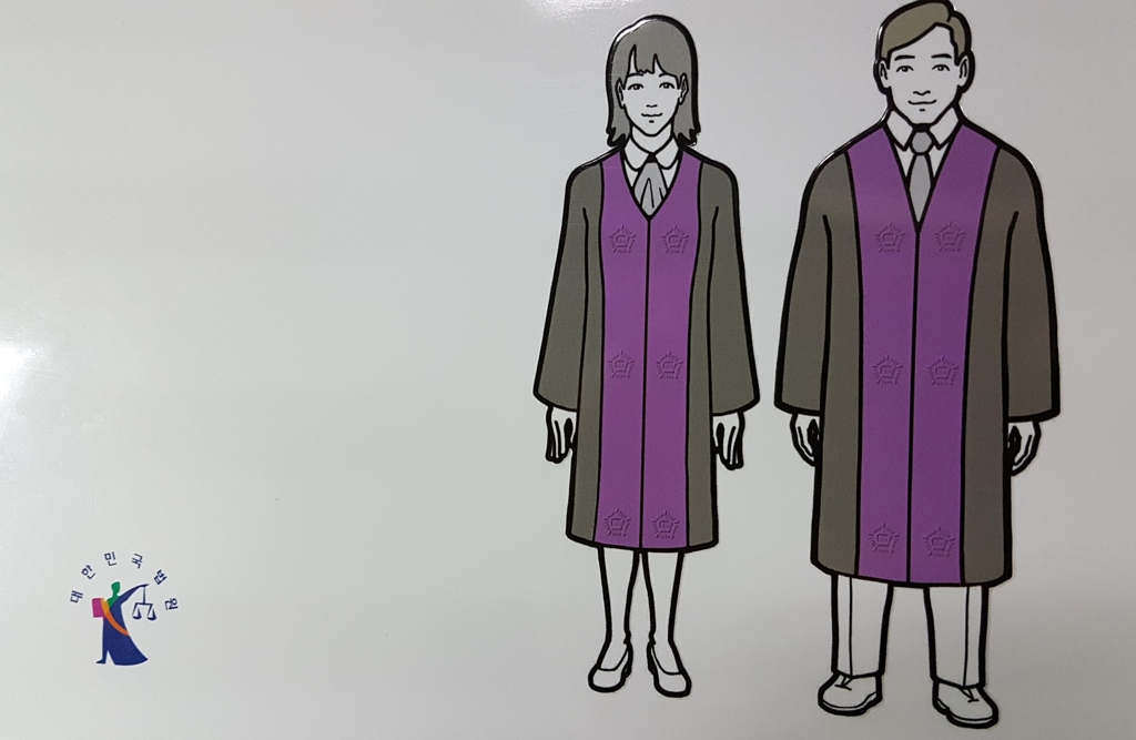 양성평등 가이드북(서울=연합뉴스) 방현덕 기자 = 전국 30여 개 법원은 10일부터 '양성평등 담당법관 제도'를 실시하고 담당 판사를 지정했다. 사진은 법원행정처 양성평등연구반이 내놓은 양성평등 가이드북 표지. banghd@yna.co.kr (끝)