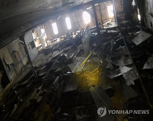 객실이 무너져 내린 세월호 내부