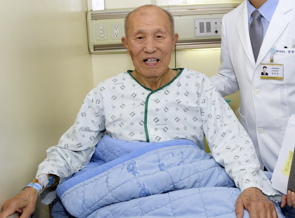 107세 허윤섭 옹, 최고령 탈장 수술 성공