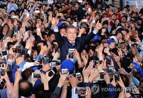 50대 1천명·여군 9명·潘후원모임 일부, 文 지지 선언(종합) - 1