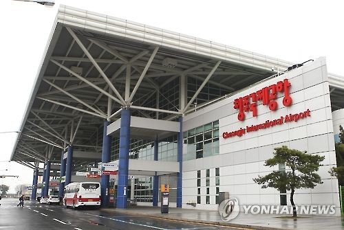 충북도 "2025년까지 청주공항 연이용객 500만 시대 열 것" - 1