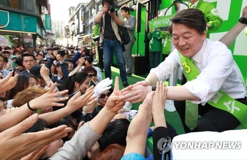 安, "충청이 결심할 때" 큰 절…중원서 安風 되살리기(종합) - 1