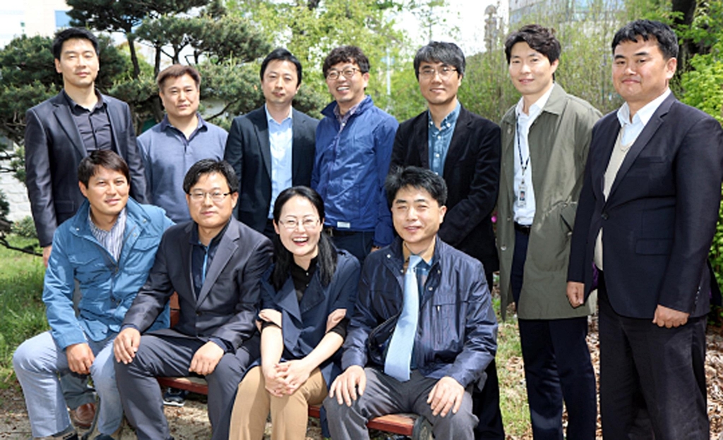 의정부지검 형사2부 황은영(앞줄 왼쪽 세번째) 부장검사와 수사관들.