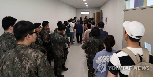 대선 사전투표 마지막날 정오 714만명 투표…누적투표율 16.82% - 1