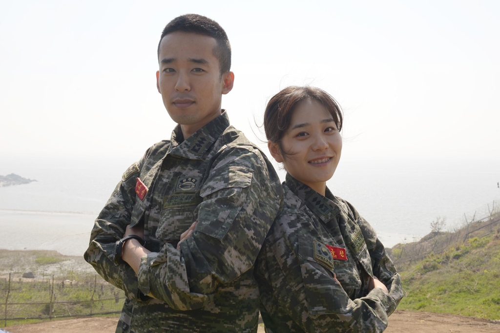 서해 최전방 지키는 김유신(왼쪽)·김유선(오른쪽) 남매