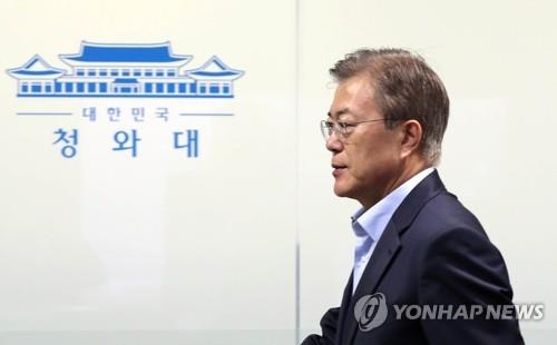 문 대통령, 북한 미사일 관련 NSC 참석