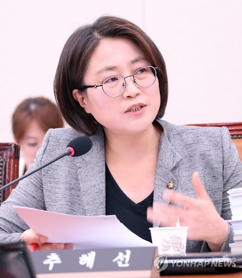 정의당 "文대통령, 균형있는 靑수석인사로 협치 의지" - 1