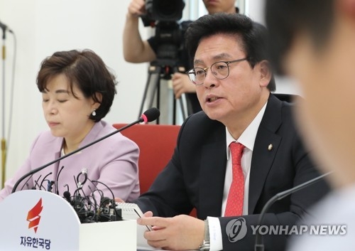 자유한국당 정우택 원내대표 겸 대표 권한대행