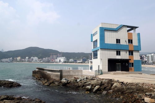 송정해수욕장 죽도공원 앞 해양레저기지